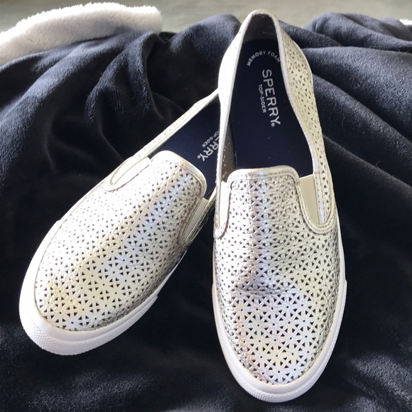 sperry seaside platinum